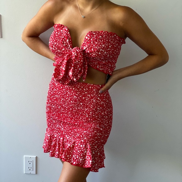 Dresses & Skirts - NWT Red floral crop top and smocked skirt🌸🌸
